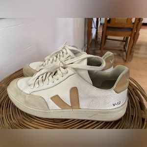 Veja V12 Sneakers